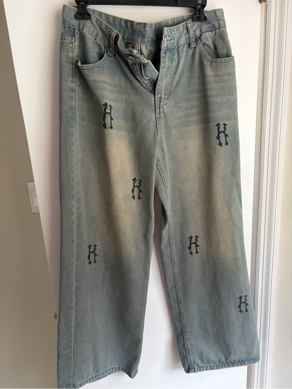 Distressed Wash Denim Semi Wide-Leg Jeans with Black Print